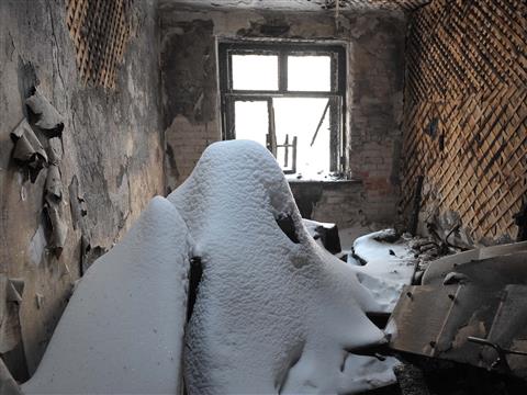 Двадцать человек из сгоревшего дома остаются без жилья