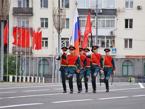 "Праздник со слезами на глазах": показываем как прошел парад Победы на 9 мая