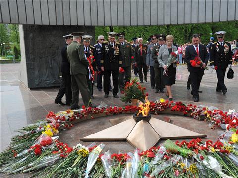 Возложение цветов к Вечному огню в Тольятти накануне 71-ой годовщины Великой Победы