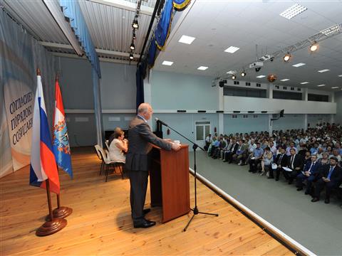 Николай Меркушкин встретился с жителями Кинеля в зале образовательного центра "Лидер"