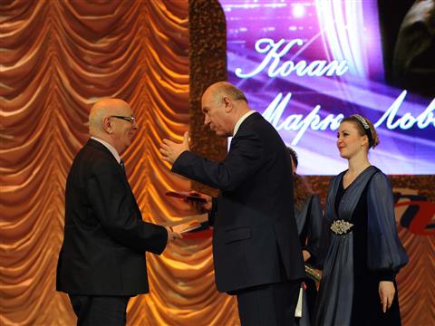 Николай Меркушкин вручил представителям творческих профессий региональные награды