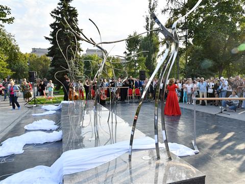В Самаре открыли скульптурную композицию "Архитектура танца"