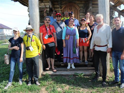 Колумбийцам провели экскурсию по Красноярскому району