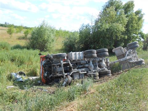 На трассе Самара - Ульяновск водитель "Волги" и два пассажира погибли, столкнувшись с КамАЗом