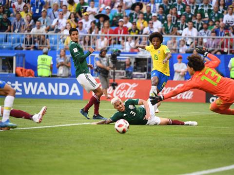 Сборные Бразилии и Мексики на стадионе в Самаре