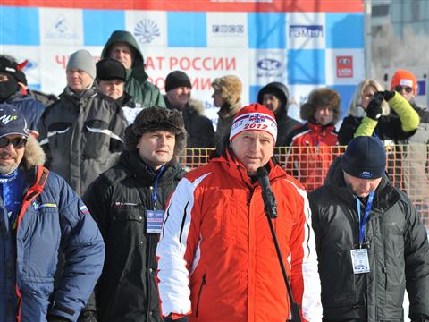 Владимир Артяков дал старт второму этапу чемпионата России по зимним трековым автогонкам 