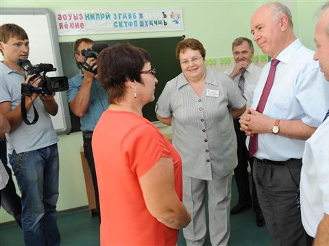 Николай Меркушкин в рамках визита в Исаклинский район посетил образовательный центр