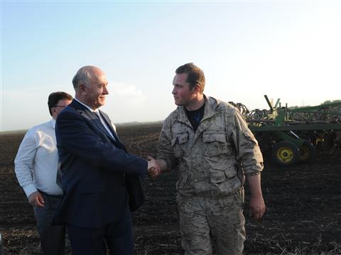 Губернатор осмотрел крупные сельхозпредприятия Кинель-Черкасского района