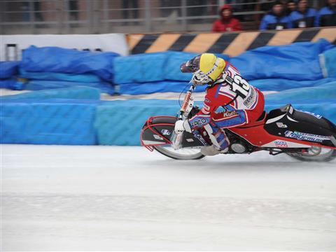 Тольяттинская "Мега-Лада" стала серебряным призером чемпионата России по мотогонкам на льду среди команд суперлиги