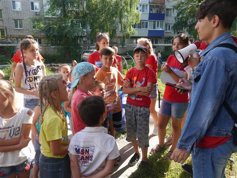 В Чапаевске проходят дворовые фестивали "Дети – детям"