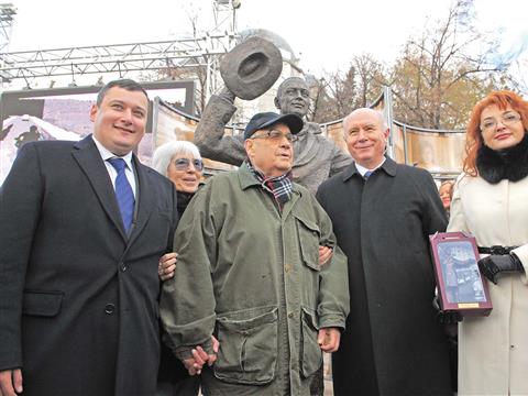 В Самаре открыли скульптуру Юрия Деточкина