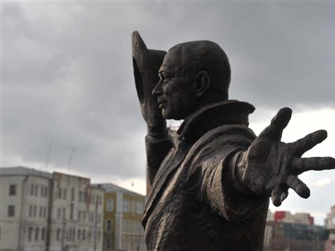 На Комсомольской площади установили скульптуру Юрия Деточкина
