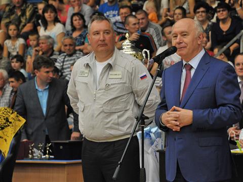 Дмитрий Рогозин и Николай Меркушкин посетили матч за Суперкубок по гандболу