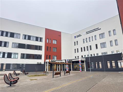 Губернатор Федорищев посетил новую поликлинику в Смышляевке