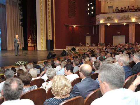 Губернатор Николай Меркушкин поздравил с праздником строителей региона 