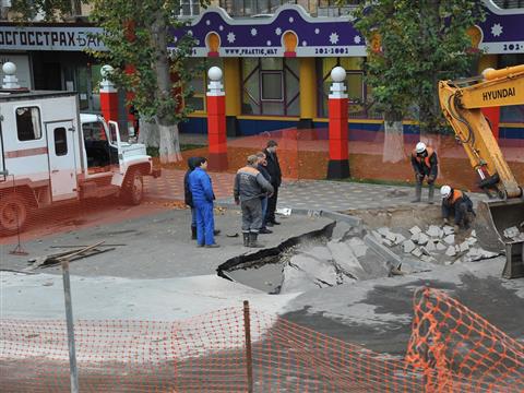 Устранение коммунальной аварии на пр. Ленина в Самаре