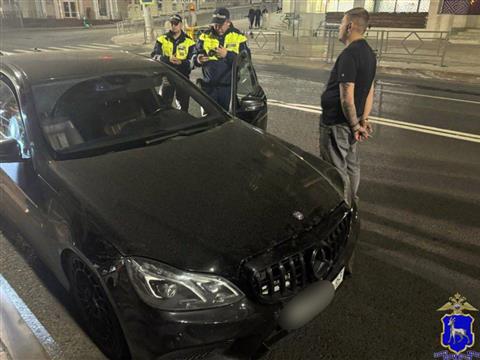 Полицейским пришлось гоняться за лихачом на Mercedes по центру Самары
