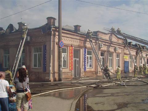 В Самаре горело торгово-офисное здание на ул. Алексея Толстого