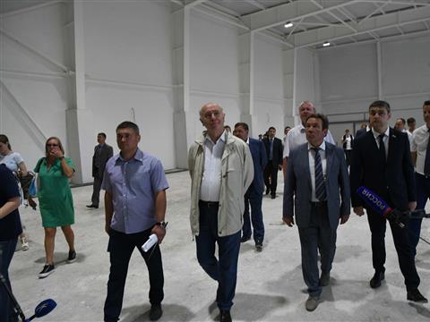 Губернатор посетил строящийся физкультурно-спортивный комплекс (ФСК) в Сызрани на ул. Победы, 68 