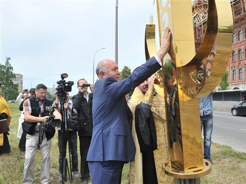 Николай Меркушкин принял участие в церемонии воздвижения креста на храм Поволжского православного института в Тольятти
