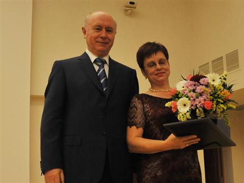 Николай Меркушкин поздравил социальных работников губернии с профессиональным праздником