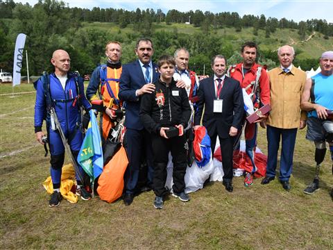 Михаил Бабич и Николай Меркушкин наградили победителей кубка ПФО по парашютному спорту