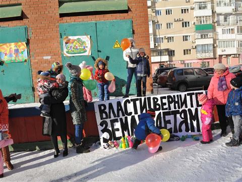 Жители провели акцию протеста против строительства дома по ул. Солнечная, 51А 