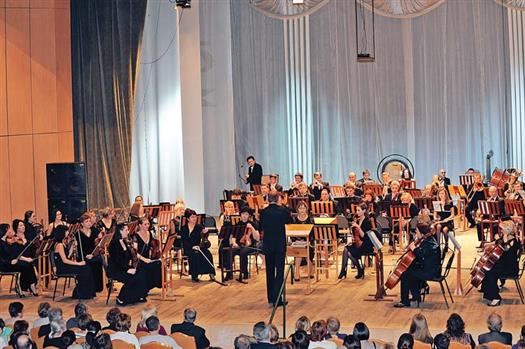К своему юбилею симфонический оркестр Тольяттинской филармонии приготовил слушателям несколько сюрпризов