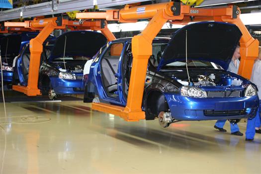 АвтоВАЗ, 25% акций которого принадлежат французскому Renault, впервые принес прибыль своему акционеру в размере 49 млн евро