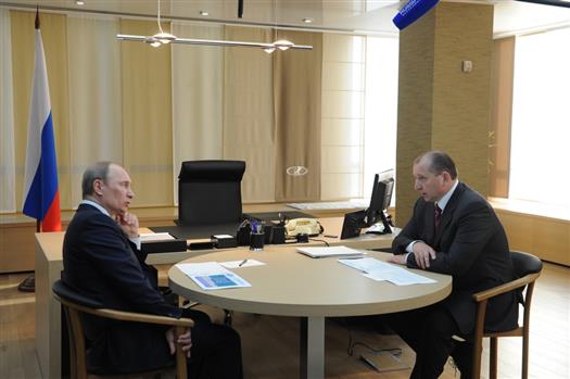 Владимир Путин провел рабочую встречу с губернатором Самарской области Владимиром Артяковым