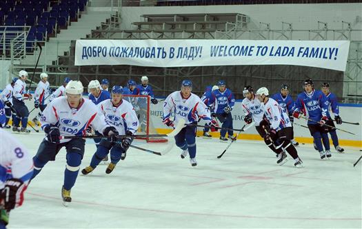 Хоккеисты тольяттинской "Лады" обыграли "Нефтехимик" - 4:1