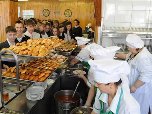 Эффективной структурой школьного питания Тольятти обязан не только бюджетным вливаниям, но и сотрудничеству с частным бизнесом – КШП "Дружба", который обслуживает 49 школ
