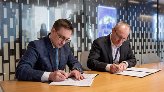 Роман Ермоленко, директор по корпоративному развитию и управлению персоналом МегаФона и Вадим Ружников, ректор Поволжского государственного университета телекоммуникаций и информатики