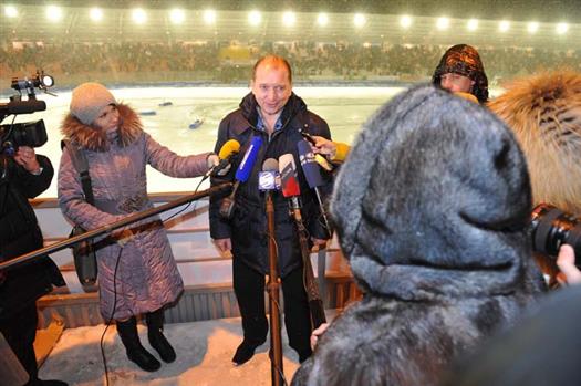В субботу, 25 февраля, губернатор Владимир Артяков по окончании рабочей поездки в Тольятти посетил открытие финала командного Чемпионата мира по мотогонкам на льду.