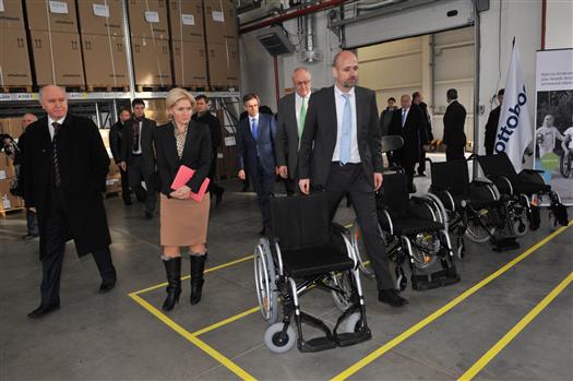 Вице-премьер РФ посетила производство инвалидных кресел-колясок в Тольятти