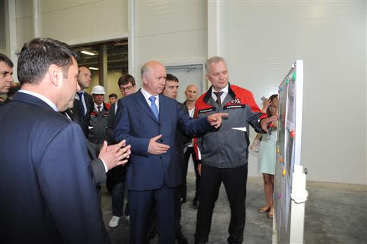 Глава региона посетил завод ООО "Нобель Автоматив РУСИА", который первым выпустит продукцию на ОЭЗ