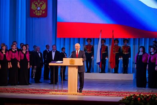 Юрий Берг (на фото  - момент инаугурации губенатора) возглавлял Оренбуржье с 2010 по  2019 годы