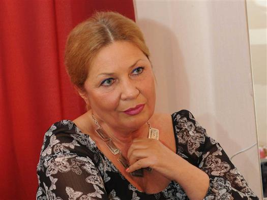 Наталья Дроздова, уволенная с поста директора муниципального театра "Колесо", пока не приняла решение о том, будет ли она оспаривать действия мэрии