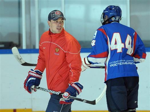 Защитник "Монреаль Канадиенс" Алексей Емелин провел мастер-класс для учащихся хоккейной школы "Лада"