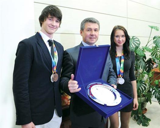 Сергей Бамбуров поздравил Дмитрия Драгуна и Марию Симонову