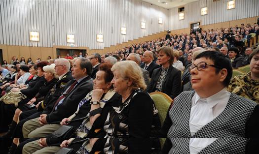 В Тольяттинской филармонии началась торжественная церемония вступления Сергея Андреева в должность главы города