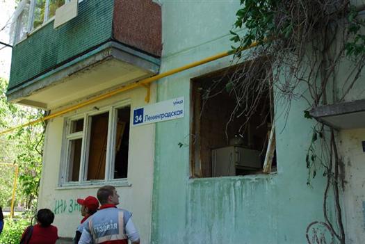 В результате взрыва в Тольятти в доме №34 на ул. Ленинградской пострадали два человека - 40-летняя женщина и 37-летний мужчина