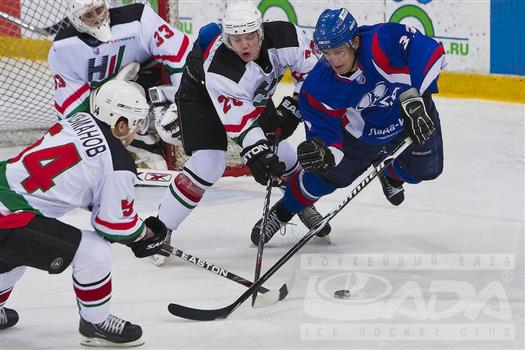 Хоккеисты тольяттинской "Лады" на домашнем льду одержали минимальную победу над альметьевским "Нефтяником"