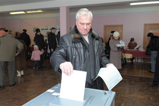 В воскресенье, 4 марта, около 11:30 кандидат на должность градоначальника Александр Шахов принял участие в голосовании