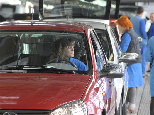 В феврале этого года ОАО "АвтоВАЗ" продало 43,5 тыс. автомобилей Lada, что на 25,7% больше, чем в январе