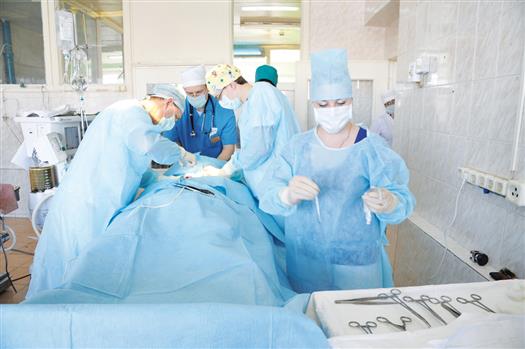 Медсестры - профессионалы своего дела, понимают хирурга буквально с полувзгляда