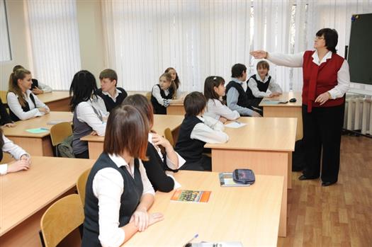 В Тольятти средняя зарплата учителя составляет 11,5 тыс. руб., доплаты за классное руководство - 1 тыс. руб. и 300 руб. - за проведение классных часов
