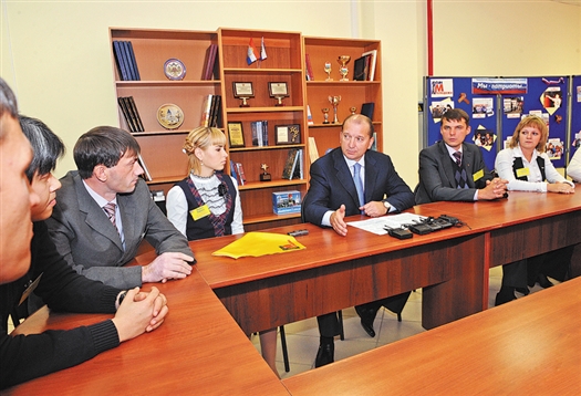 Губернатор Владимир Артяков подробно ответил на все вопросы, волнующие сызранцев