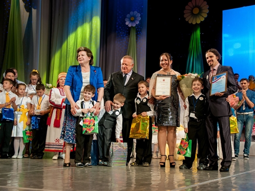 Семья Лазарь из Самарской области стала "Самой молодой" в конкурсе "Успешная семья Приволжья-2015"