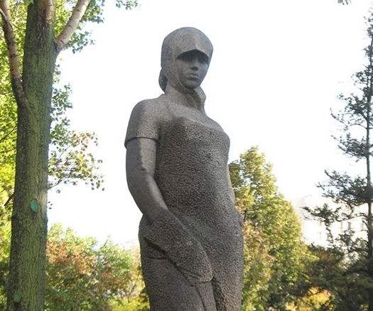 Cкульптура "Строительницы", установленная на второй очереди самарской набережной в начале 1960-х